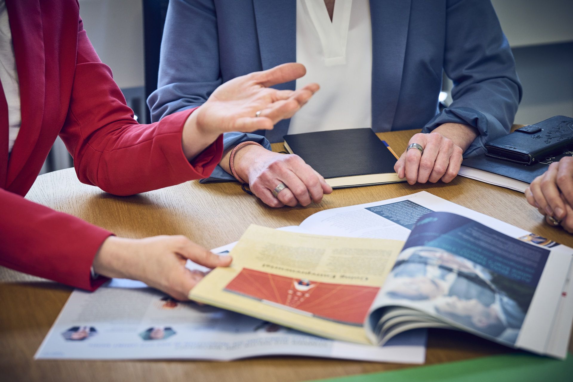 Professionelle Pressearbeit Zürich - Kontx Agentur